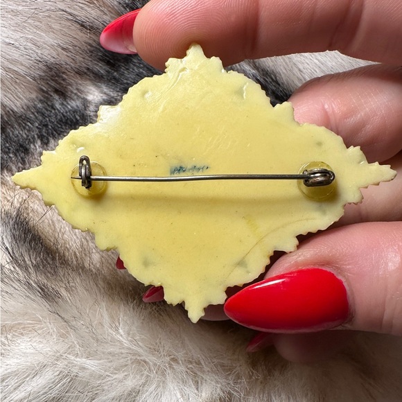 1930's Authentic Japanese Signed Floral Celluloid Brooch - Picture 6 of 7